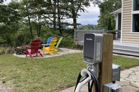 Angie's Mountain Overlook Hot Tub and Views! House in Fairview