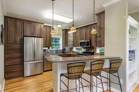 Angie's Mountain Overlook Hot Tub and Views! House in Fairview