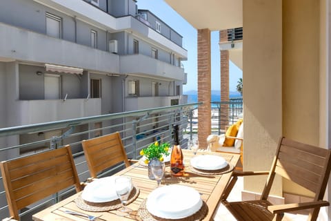 View (from property/room), Balcony/Terrace, Dining area