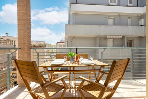View (from property/room), Balcony/Terrace, Dining area
