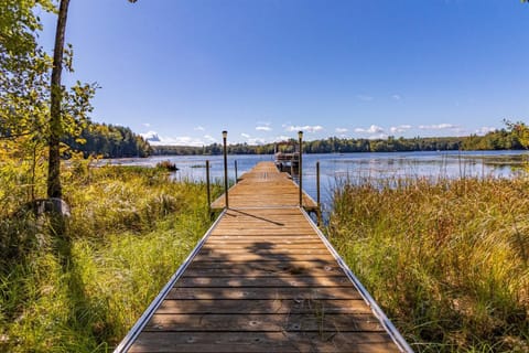 DECK HOUSE LIMIT 25 home Villa in Long Lake