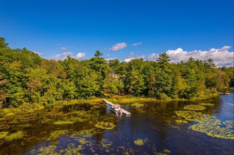 DECK HOUSE LIMIT 25 home Villa in Long Lake