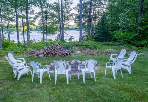 DECK HOUSE LIMIT 25 home Villa in Long Lake