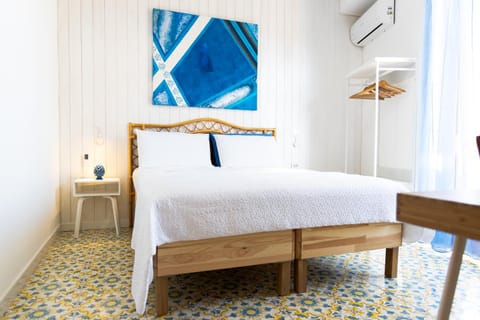 Bed, Photo of the whole room, Bedroom, air conditioner