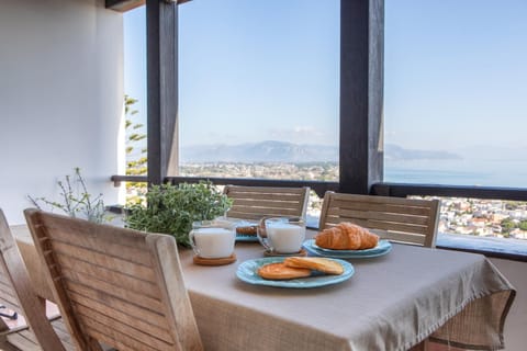 Natural landscape, View (from property/room), Balcony/Terrace, Living room, Food and drinks, Seating area, Dining area, Food, Mountain view, Sea view, Breakfast, Continental breakfast