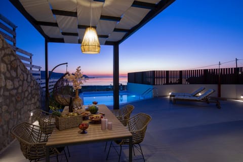 Night, Natural landscape, View (from property/room), Balcony/Terrace, Dining area, Pool view, Sea view, Swimming pool, Sunset, sunbed