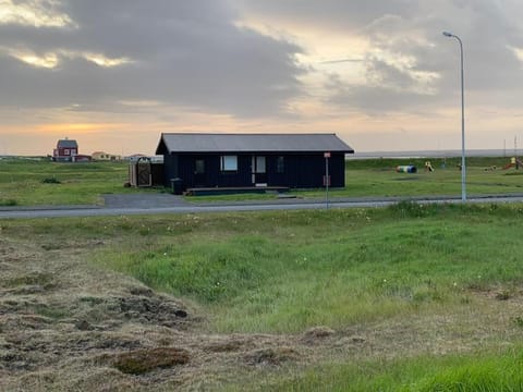 Property building, Day, Neighbourhood, Natural landscape, Sea view