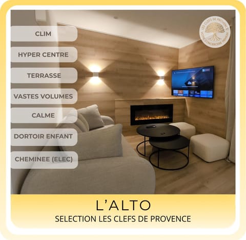 Communal lounge/ TV room, TV and multimedia, Evening entertainment, Text overlay