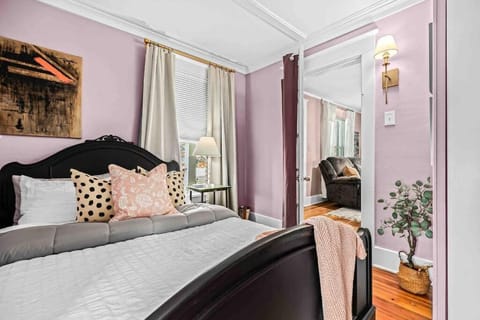 Eclectic Bungalow in the Heart of Royal Oak Apartment in Royal Oak