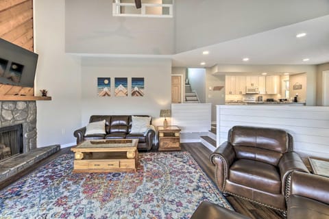 Deck and Mtn Views Fain Chalet in Kingsport House in Kingsport