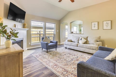 Pet-Friendly Texas Retreat with Fenced-In Yard! House in College Station