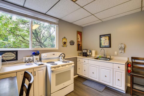 Portland Vacation Rental about 11 Miles to Downtown Apartment in Gresham