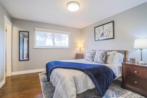 Large Gorgeous House * Patio w/ Outdoor Dining Apartment in Thornton