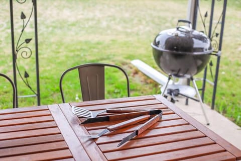 Large Gorgeous House * Patio w/ Outdoor Dining Apartment in Thornton