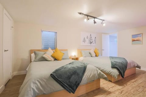 Large Gorgeous House * Patio w/ Outdoor Dining Apartment in Thornton