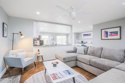 NEW Modern Home w/ Beautiful Finishes! Apartment in Thornton