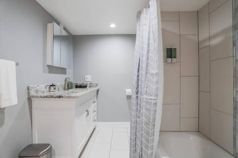 NEW! Gorgeous Colorado Getaway * Glamping Vibes * Apartment in Thornton