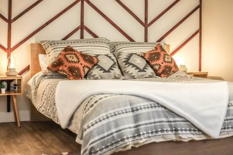 NEW! Gorgeous Colorado Getaway * Glamping Vibes * Apartment in Thornton