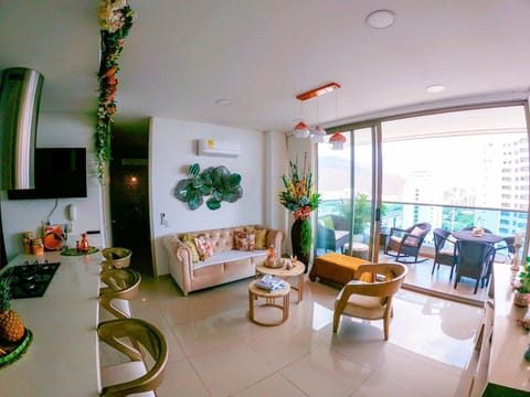 Communal lounge/ TV room, TV and multimedia, Living room, Seating area, air conditioner
