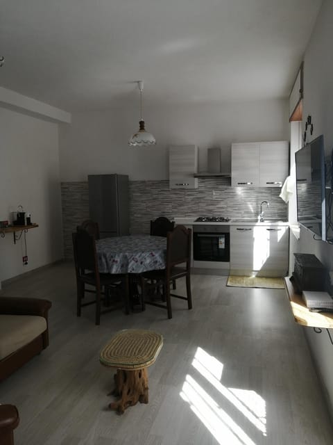 Kitchen or kitchenette, Living room, Dining area, pet friendly, stove