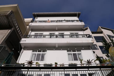 Property building, Day, Balcony/Terrace
