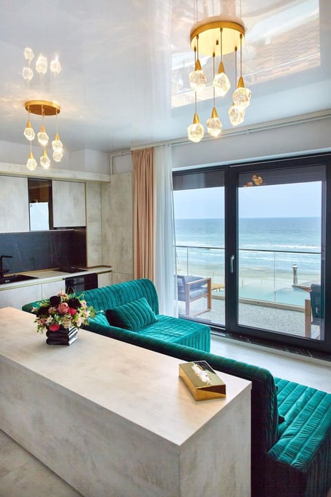 Natural landscape, TV and multimedia, Kitchen or kitchenette, Living room, Seating area, Dining area, Sea view