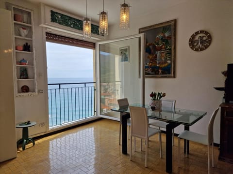 Una finestra sul mare accanto alle 5 Terre Apartment in Levanto