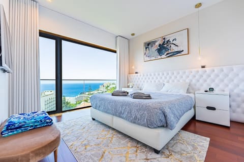 Bed, Bedroom, Sea view