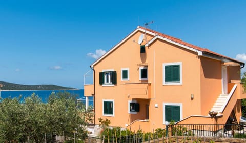 Facade/entrance, Sea view