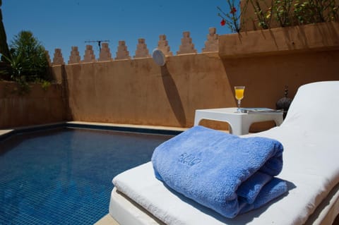 Patio, Swimming pool, Swimming pool