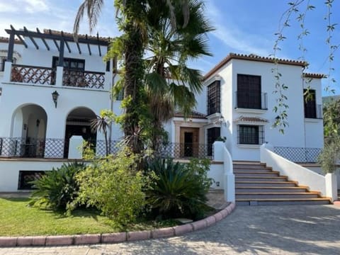 Luxe Haciënda La Campiña met verwarmd zwembad en tennisbaan. Villa in Valle del Guadalhorce