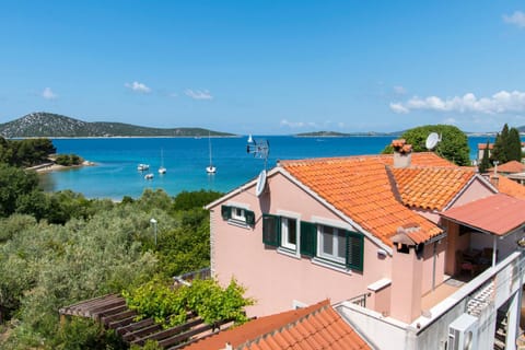 Facade/entrance, Sea view