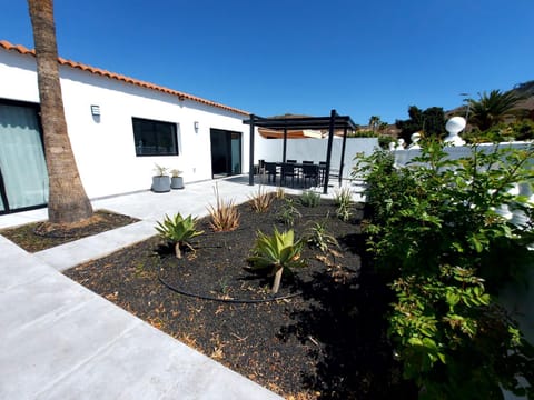 Property building, Patio, Garden