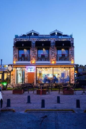 Property building, Restaurant/places to eat
