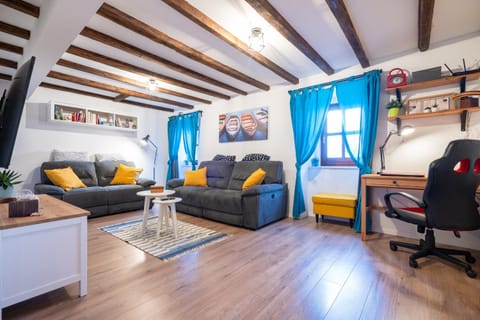 TV and multimedia, Living room, Seating area