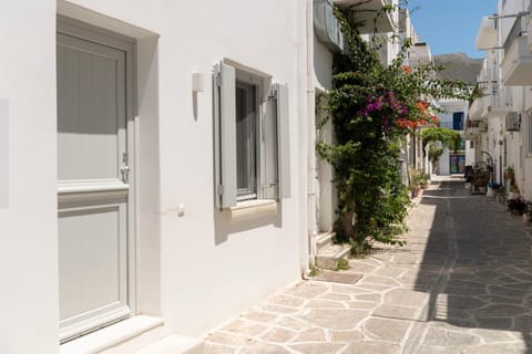 Property building, Neighbourhood