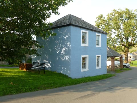 Property building, Street view, Location