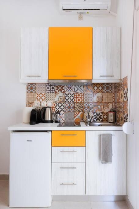 Coffee/tea facilities, Kitchen or kitchenette, stove, toaster