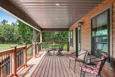 Knotty Pine Escape House in Petenwell Lake
