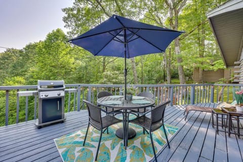 Murphy Cabin with Views Less Than 1 Mi to Hiwassee Lake! Cabin in Tennessee