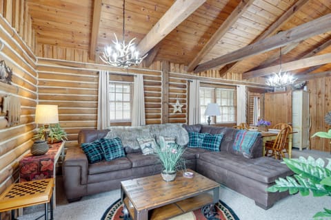 Murphy Cabin with Views Less Than 1 Mi to Hiwassee Lake! Cabin in Tennessee