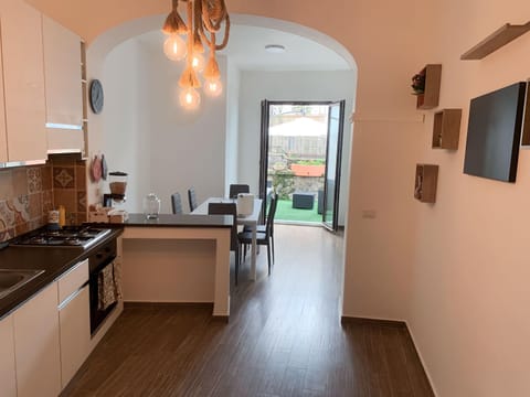 Communal kitchen, kitchen, Internal: Not applicable to any particular room