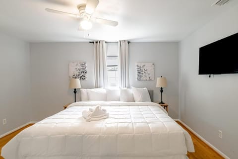 Private Pool & Yard Mins to Dining & University House in Mobile