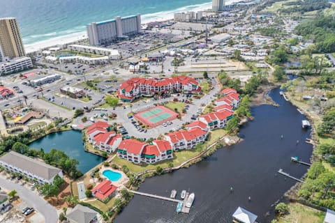 Property building, Nearby landmark, Day, Neighbourhood, Natural landscape, Bird's eye view, Beach, City view, Pool view, Sea view, Street view, Swimming pool, Location