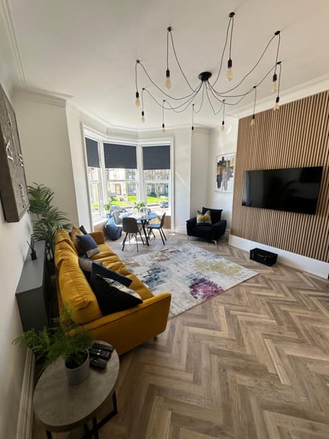No 3 ,luxury 2 bed 1st floor apartment with free parking,Lytham St Annes Apartment in Lytham St Annes