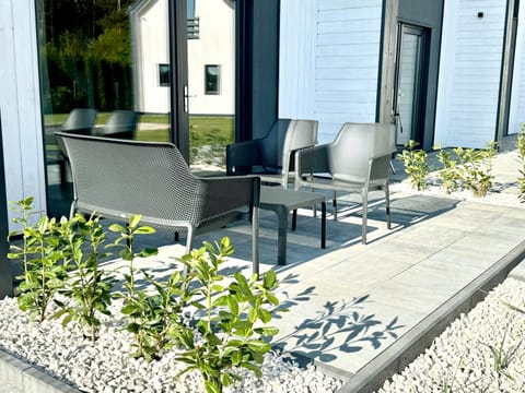 Balcony/Terrace, Seating area, Garden view