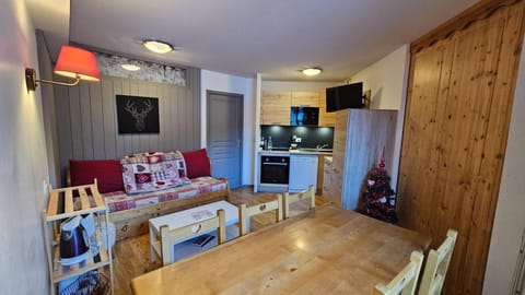 TV and multimedia, dishwasher, internet, microwave, oven, stove, kitchen