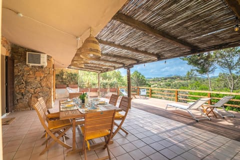 Property building, Balcony/Terrace, Living room