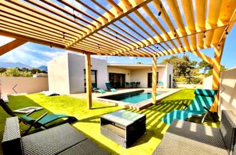 Property building, Patio, Day, Natural landscape, BBQ facilities, View (from property/room), Living room, Seating area, Garden view, Pool view, Swimming pool, Time of day, Sunrise, Parking, dishwasher, sunbed