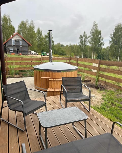 Property building, Day, Garden, Hot Tub, Balcony/Terrace, Seating area, Garden view